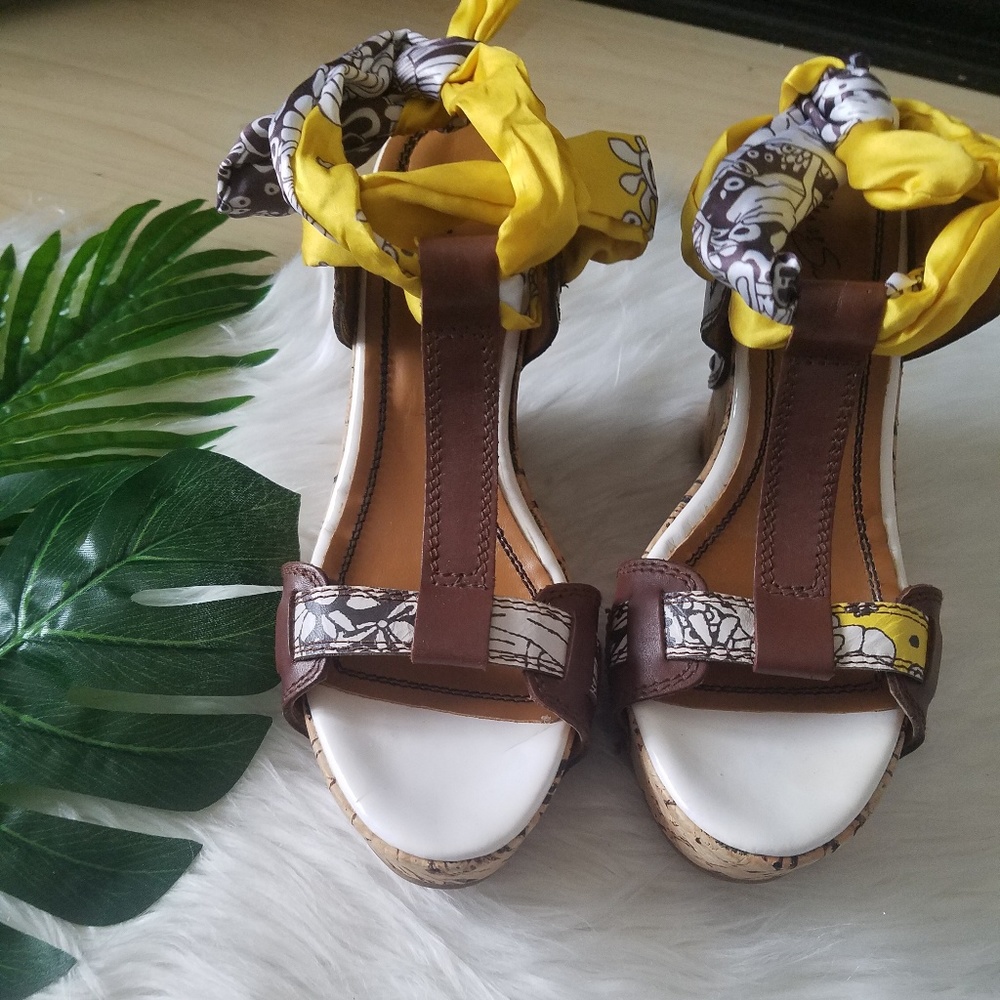 Wedge Sandal - Picture 2 of 6
